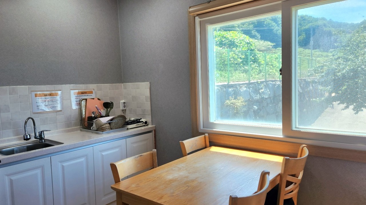 <strong>부엌</strong><br/>냉장고, 냄비, 후라이팬, 밥솥, 전기렌지 등 조리도구