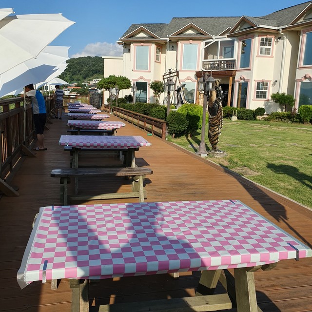 <strong>야외 공동바베큐장 (애견동반가능)</strong><br/>면장갑, 호일, 집게, 가위, 양념장 관련 조미료